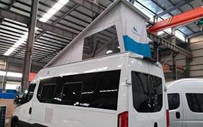 復式房，升降頂，歷時四個月打造進口依維柯B型房車