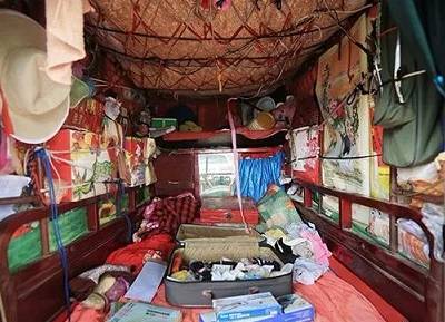 農民自制"房車"攜病妻游40城 愛情只有她才明白