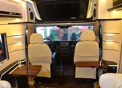 新車上市 | 內飾高端商務風，江鈴進口依維柯T型房車！