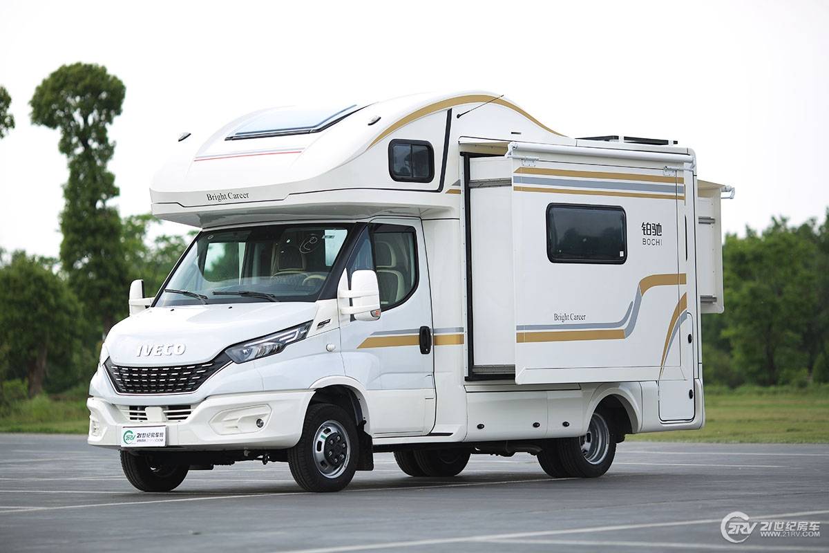 國六時代，鉑馳2020款帕亞尼房車，進口依維柯底盤改裝！